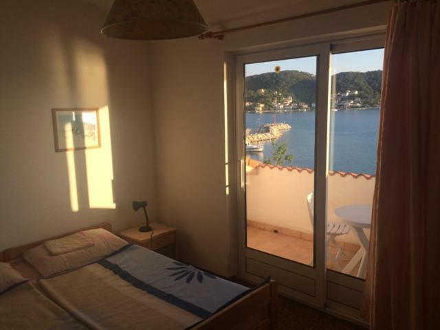 Apartman Supetarska Draga Daire Dış mekan fotoğraf